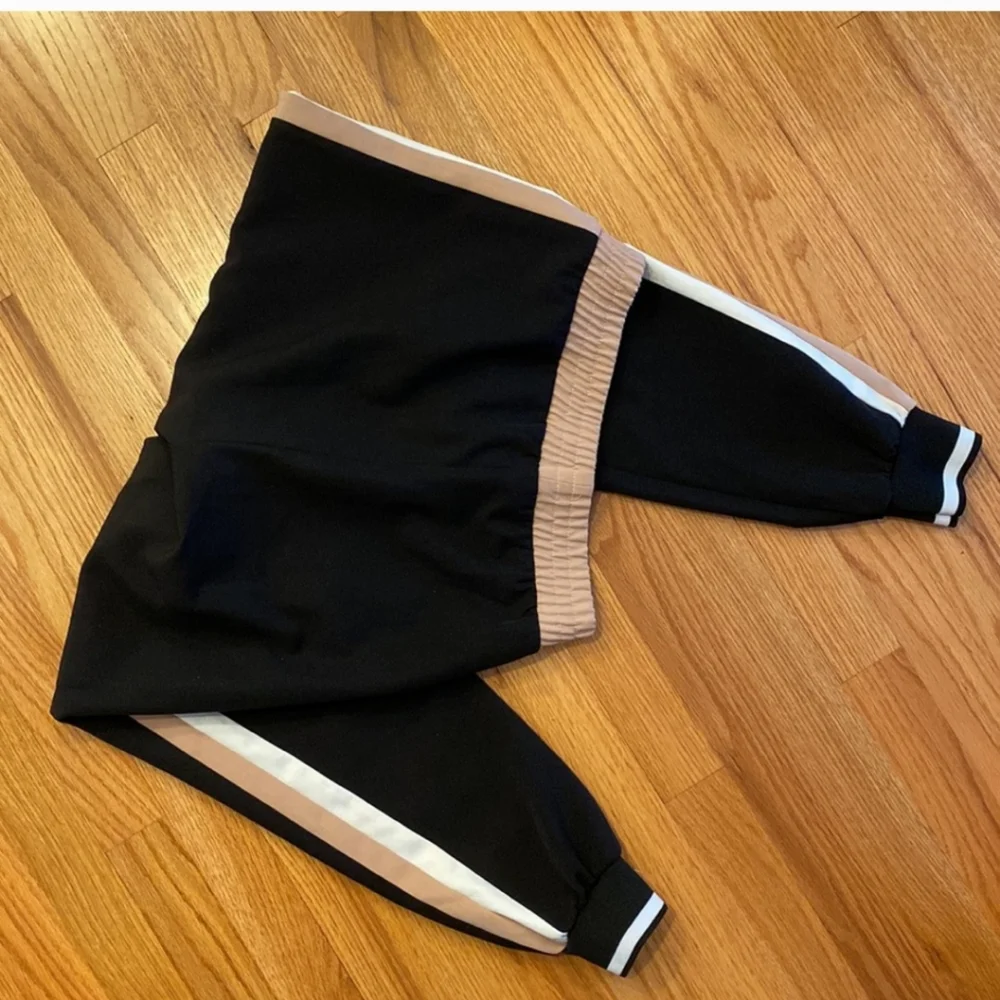 Zara Jogger Pants - Picture 5 of 11